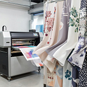 Сублимационная печать ткани и готового кроя.